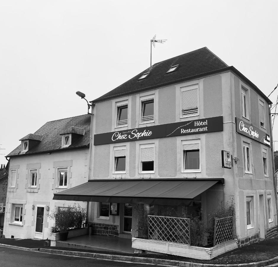 Restaurant Hotel Logis Chez Sophie Briouze Exterior foto