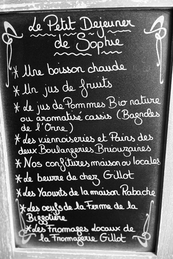 Restaurant Hotel Logis Chez Sophie Briouze Exterior foto