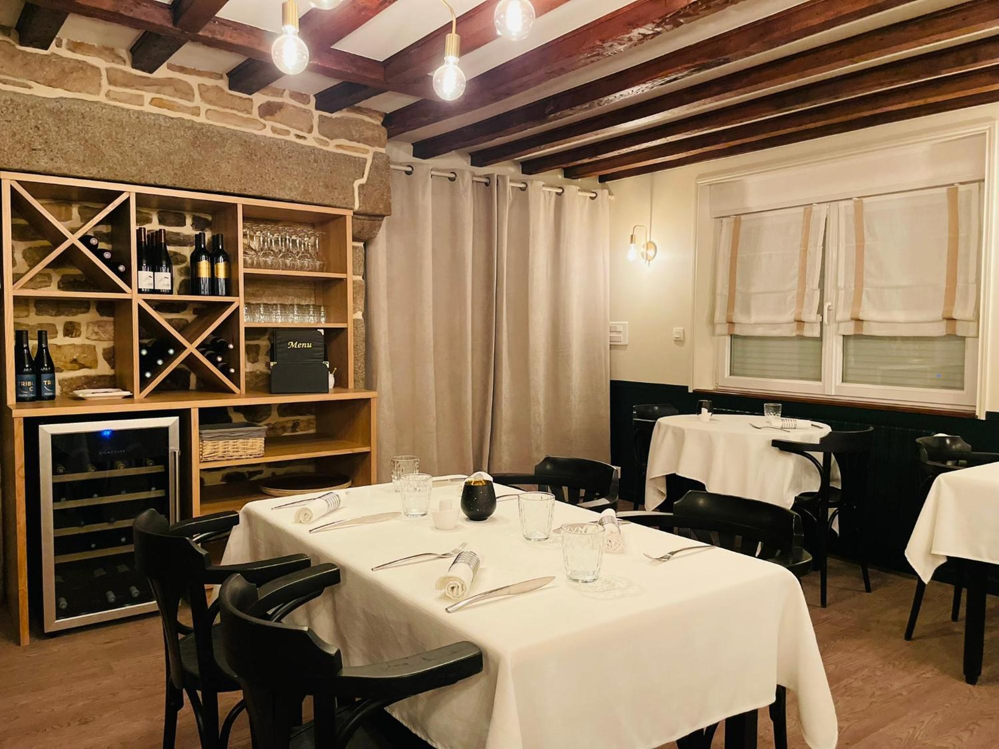 Restaurant Hotel Logis Chez Sophie Briouze Exterior foto